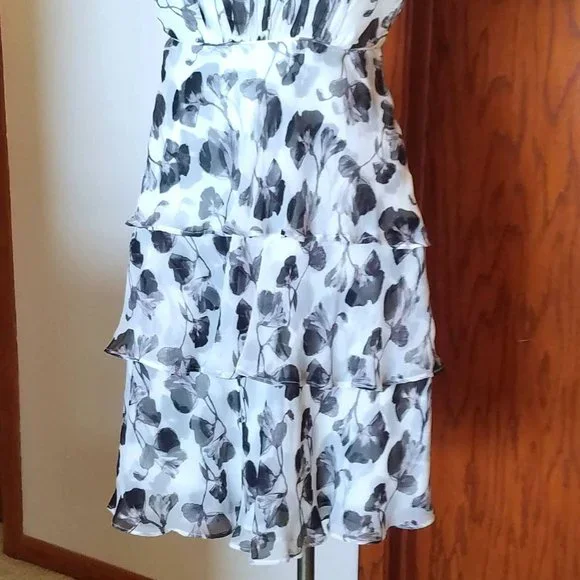 White House Black Market 3-Tiered Flower Dress 2 - Picture 11 of 13